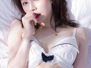 白露Bululu泳池浪漫写真集：下载，捕捉流动的光与影
