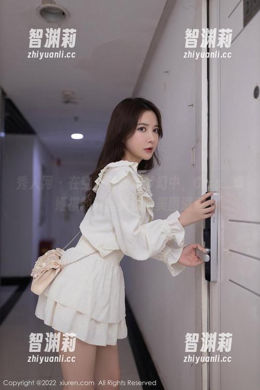 秀人网-Cris_卓娅祺 秀人网 - 在空乘制服的梦幻中,Cris_卓娅祺的黑丝美腿与美图邂逅