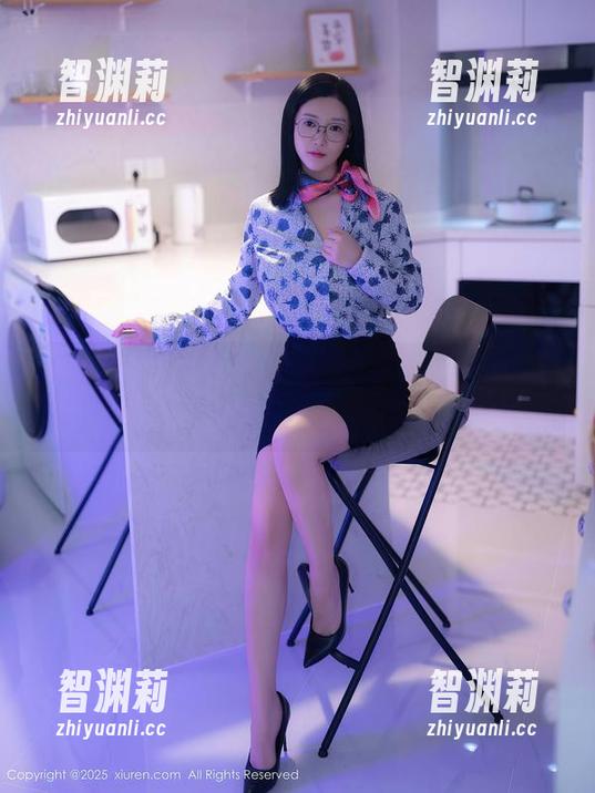 秀人网-凯竹·廿十 秀人网 - 探索牛仔裤的世界:凯竹·廿十的私拍写真之旅!