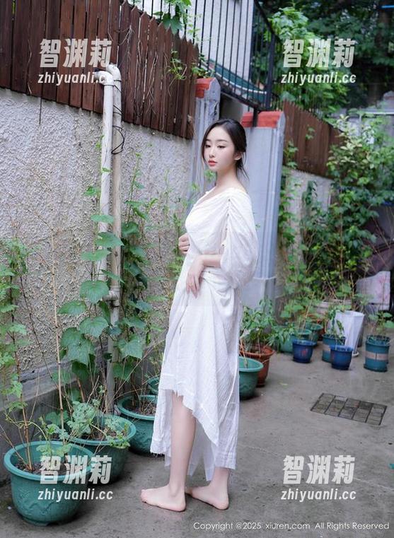 秀人网 - 徘徊在双笙Alina的白丝世界：原图让我停下脚步