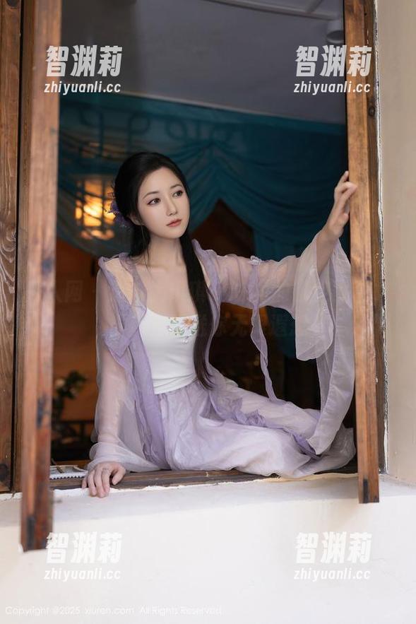 秀人网-大琪琪Emily 秀人网 - 透过大琪琪Emily的镂空世界,最新套图送你无限遐想