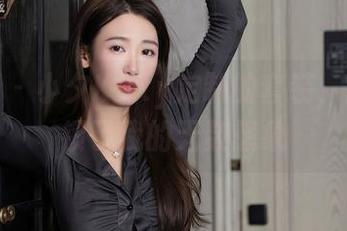 秀人网 – 小夕Kitty定制的套装，图片解锁了我的无数想象