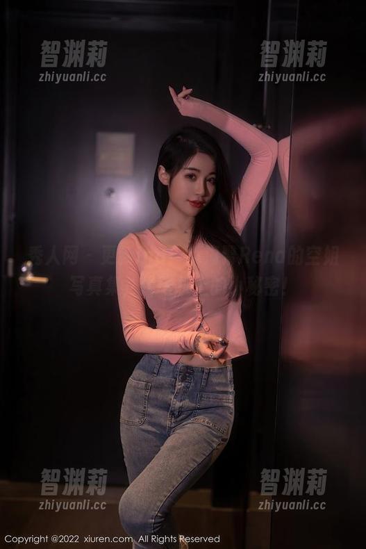 秀人网-小海臀Rena 秀人网 - 更新ing!小海臀Rena的空姐写真集,像飞机上的小秘密!