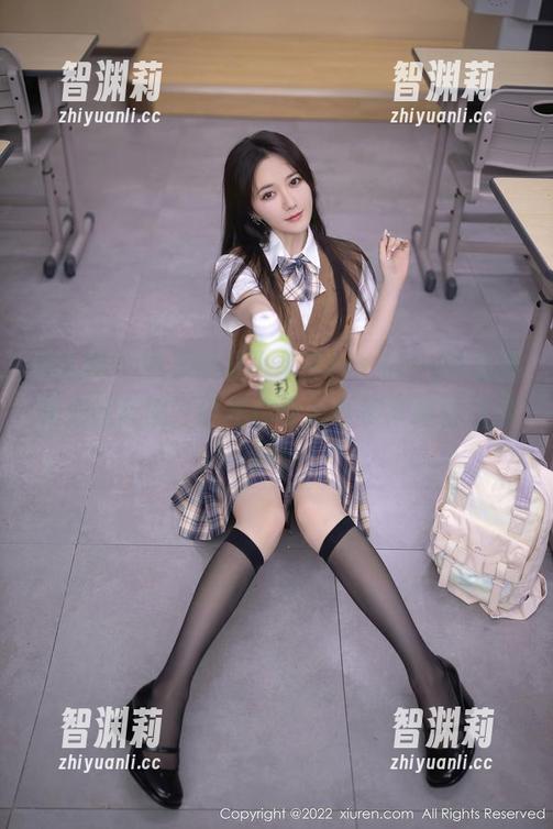 秀人网-小茉莉jasmine 秀人网 - 快来领取小茉莉jasmine的免费裤里丝套图,这是你今天小确幸的最佳选择!