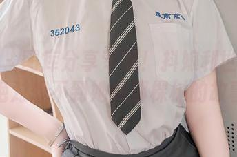 秀人网 – 图库分享专属！抖娘利世户外：你绝对想不到她和那棵树的故事！