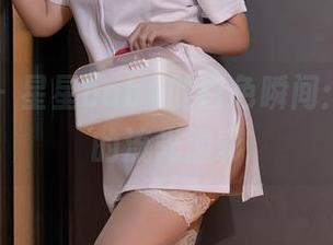 秀人网 – 星星baby的白色瞬间：作品中的流光溢彩