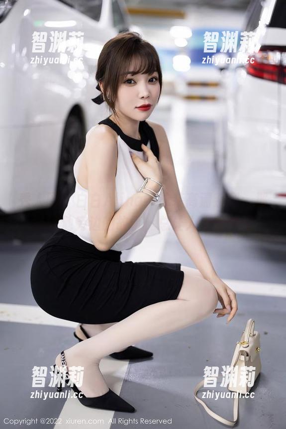 秀人网-白白Alina 秀人网 - 白白Alina,泳装高清系列:那些泳池旁边的故事,总让人心醉神迷