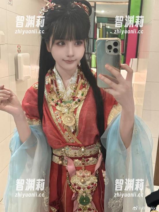 秋山AkI 美女与彩云的约会:秋山AkI的mirror照片分享,绝对不容错过的写真集!