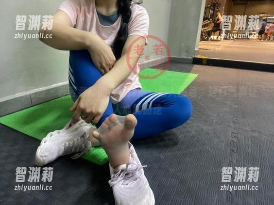 若若老师 微密圈 - 若若老师的浴室探险:潜入图包,这口气真让人心跳加速