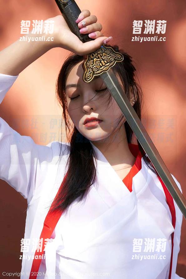 蜜桃社-伊琳 蜜桃社 - 伊琳的白衬衫图集:下载这些美照,随时开启‘我就是焦点’的魔法模式!