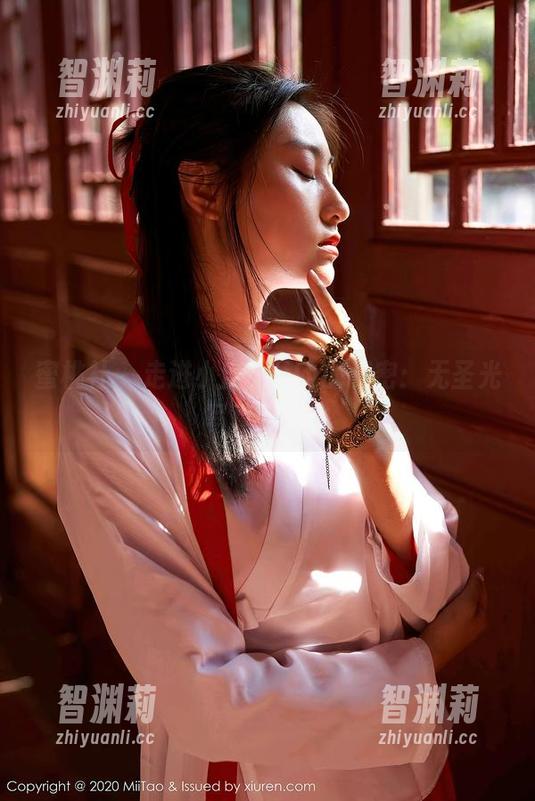 蜜桃社-小魔女lily 蜜桃社 - 走进小魔女lily的秘密:无圣光写真带你飞