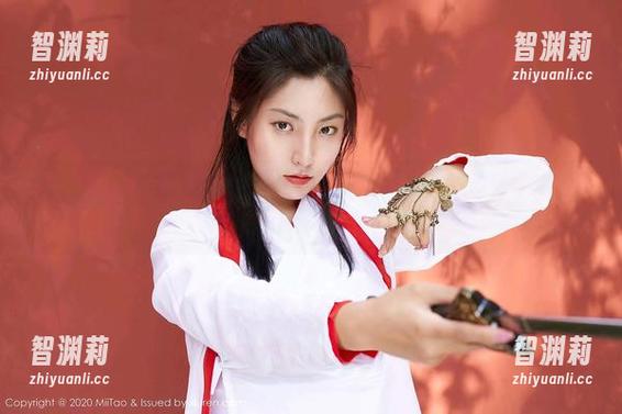 蜜桃社-陌子Mandy 蜜桃社 - 当你观看陌子Mandy的白丝写真时,瞬间觉得自己人生缺个白丝同款!