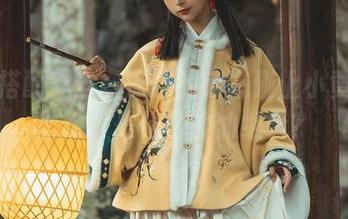 最新搭配！当蠢沫沫的萌态碰上小黄帽绅士版，是什么神仙组合？