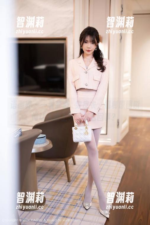 语画界 - 一看梦心玥穿皮衣，福利原图瞬间让人粉上头，怎么回事？