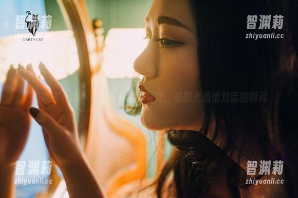 轰趴猫 - 艾小青的白裙私房写真：和阳光悄悄对话的瞬间