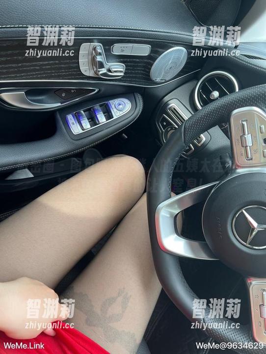 微密圈 - 图包曝光！迷人的五姨太在瑜伽裤下的身材真的让人窒息！