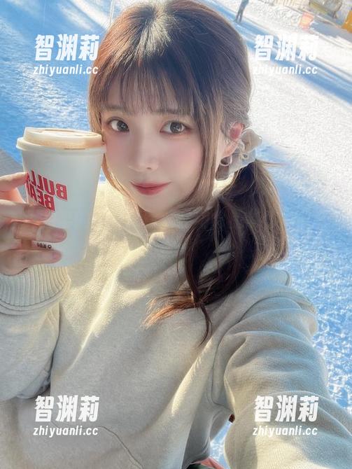 闪月半 闪月半的写真探险:在柏崎星奈的宇宙里漫游