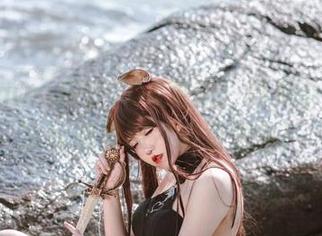 阿薰kaOri浴缸COS更新：真是个敢把生活玩得像照片的狠角色！