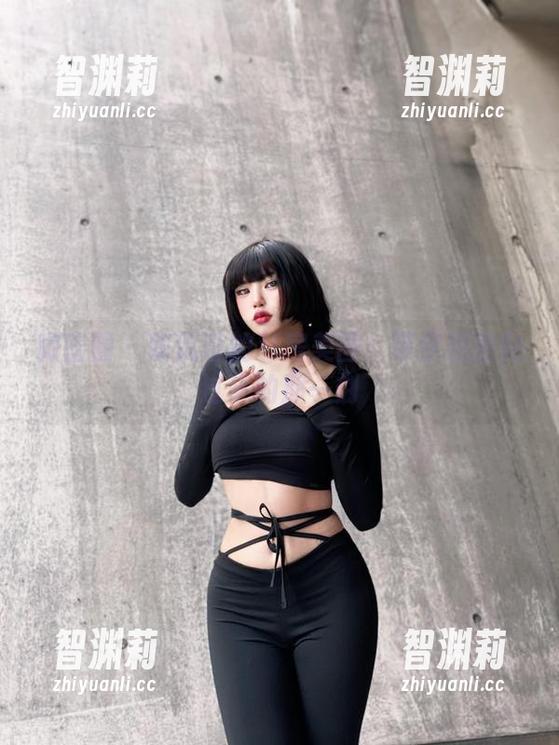 陈佩奇 微密圈 - 陈佩奇的私房美图:等你把脸贴过来的那一刻