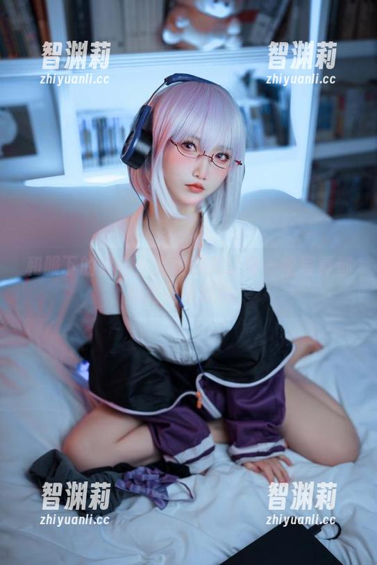 面饼仙儿 和服下的秘密:面饼仙儿让每一幅写真都激起无限联想!