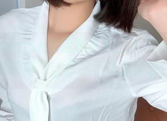 魔物喵nigisa的定制奇观：女子大生的俏皮瞬间，让你忍不住想偷看！