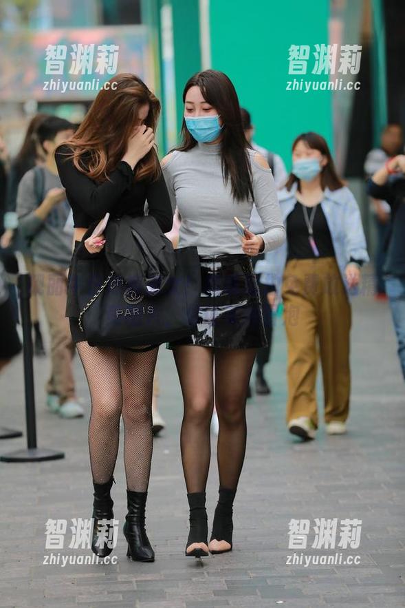 靓丽牛仔热裤美女！魔镜街拍免费放送精美图片，保证美得冒泡